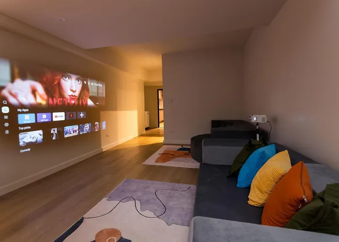 Luxury 5br Poolhouse Theater - 2mins To Bts Pousada