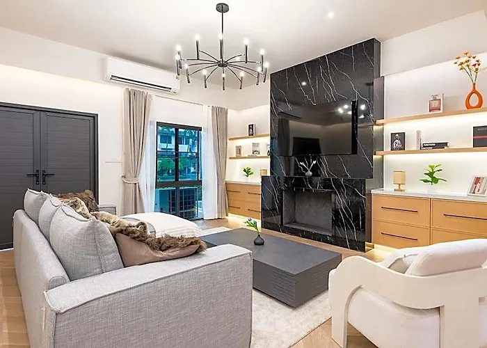 Luxury 5br Poolhouse Theater - 2mins To Bts Pousada