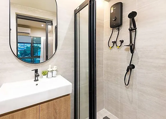 Luxury 5br Poolhouse Theater - 2mins To Bts Pousada Banguecoque